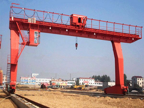 如何選購門式起重機？
